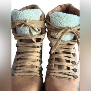 Ladies tan 8 1/2 rampage lace up boots
